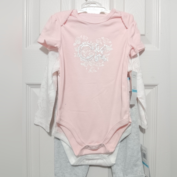 3pc Calvin Klein baby pink short & long sleeve bodysuitwith grey pants Size:3/6M - Picture 7 of 15